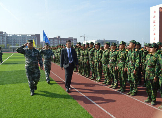 渤海理工职业学院2014年军训结营式隆重举行